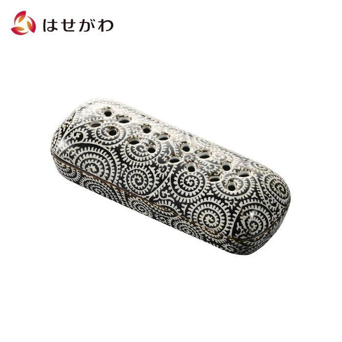 仏具 花摘 寝かせる線香皿 有田焼 小 たこ唐草 黒 特徴 1