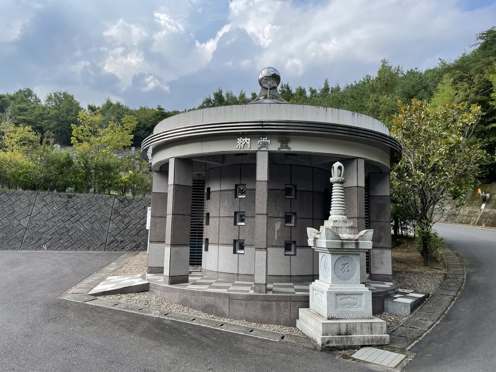 様々なタイプのお墓・納骨堂・合祀塔をご用意｜岡垣中央霊園【公式】