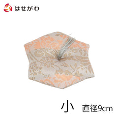 新名物裂 リン布団 小 銀ネズ 紹巴唐花紋