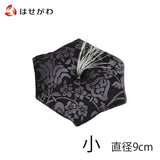 新名物裂リン布団 小 黒地紫 紹巴唐花紋 特徴1