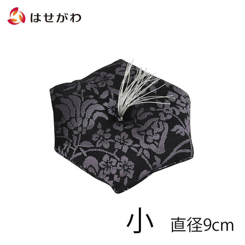 新名物裂リン布団 小 黒地紫 紹巴唐花紋 特徴1