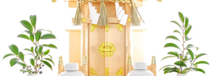 榊をお供えしてある神棚の写真