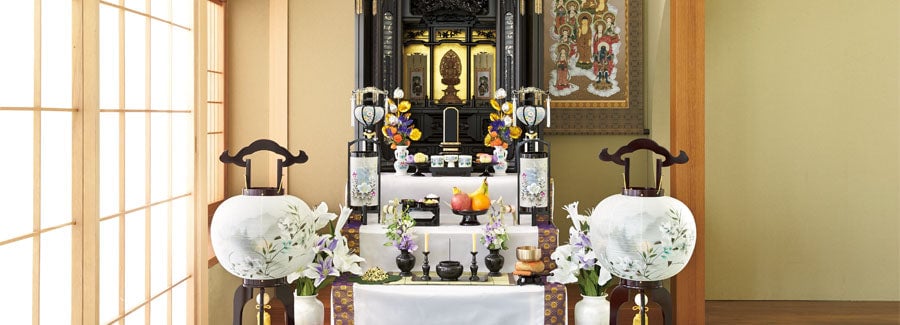 伝統調のお仏壇と盆棚