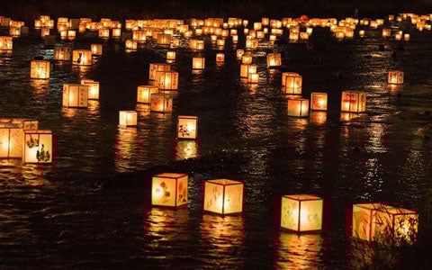 灯籠流し