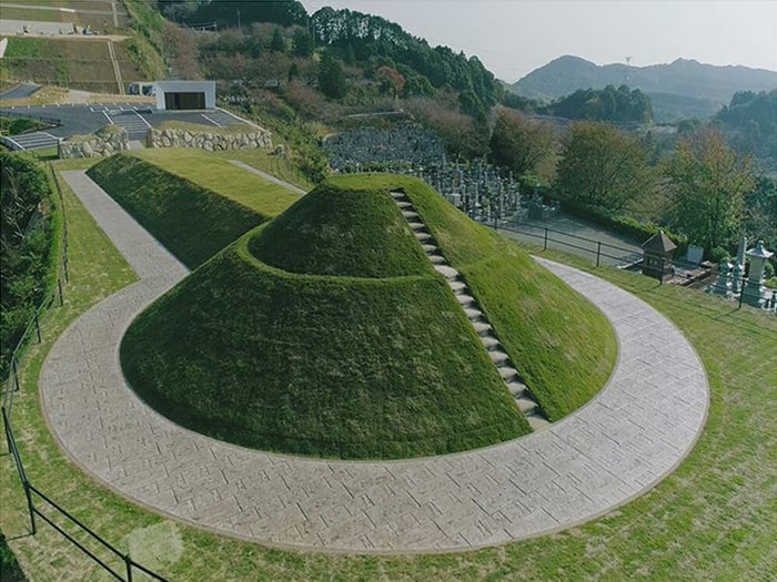 新宮霊園 古墳型